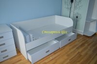 кровать 1900х900. изготовлена из Австрийского лдсп 18мм. цвет белый и голубой.