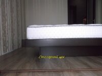 кровать из натурального дерева сосна. размеры 2300*1700*320. покраска нитробейц цвет орех-темный. и лак матовый