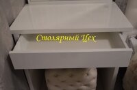 Дамский Туалетный столик 750*750*470. мдф 30мм. крашенный белый глянец. фурнитура Blum Antaro Tip-on белый шелк. 