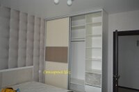 Шкаф-купе 2630*2100*600. корпус белое ЛДСП. фасады крашеное стекло Lacobel, профиль Indeco.