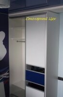 шкаф-купе 2500*1410*560. расдвижная система Indeco, наполнение фасада крашеное стекло Lacobel и зеркало.