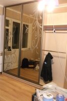 шкаф-купе 2600*2500*600. ЛДСП KRONO клен ванкувер. профиль расдвижная система Indeco. наполнение дверей зеркало бронза + рисунок.