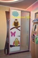 Шкаф-купе 2340*1400*600. ЛДСП ЭГГЕР цвет Баклажан и Дуб кремона. фасады фотопечать на стекле и рисунок на зеркале.