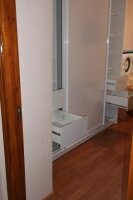 Шкаф-купе 2500*1800*600. корпус ЛДСП EGGER 18mm. Белый глянец. фурнитура Indeco + ламинация белый глянец. фасады ЛДСП EGGER Белый глянец..