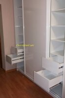 Шкаф-купе 2500*1800*600. корпус ЛДСП EGGER 18mm. Белый глянец. фурнитура Indeco + ламинация белый глянец. фасады ЛДСП EGGER Белый глянец..