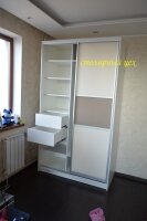Шкаф-купе 2300*1300*600. корпус KRONO ЛДСП белое. фасады крашеное стекло LACOBEL, профиль INDECO.
