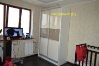 Шкаф-купе 2300*1300*600. корпус KRONO ЛДСП белое. фасады крашеное стекло LACOBEL, профиль INDECO.