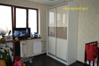 Шкаф-купе 2300*1300*600. корпус KRONO ЛДСП белое. фасады крашеное стекло LACOBEL, профиль INDECO.